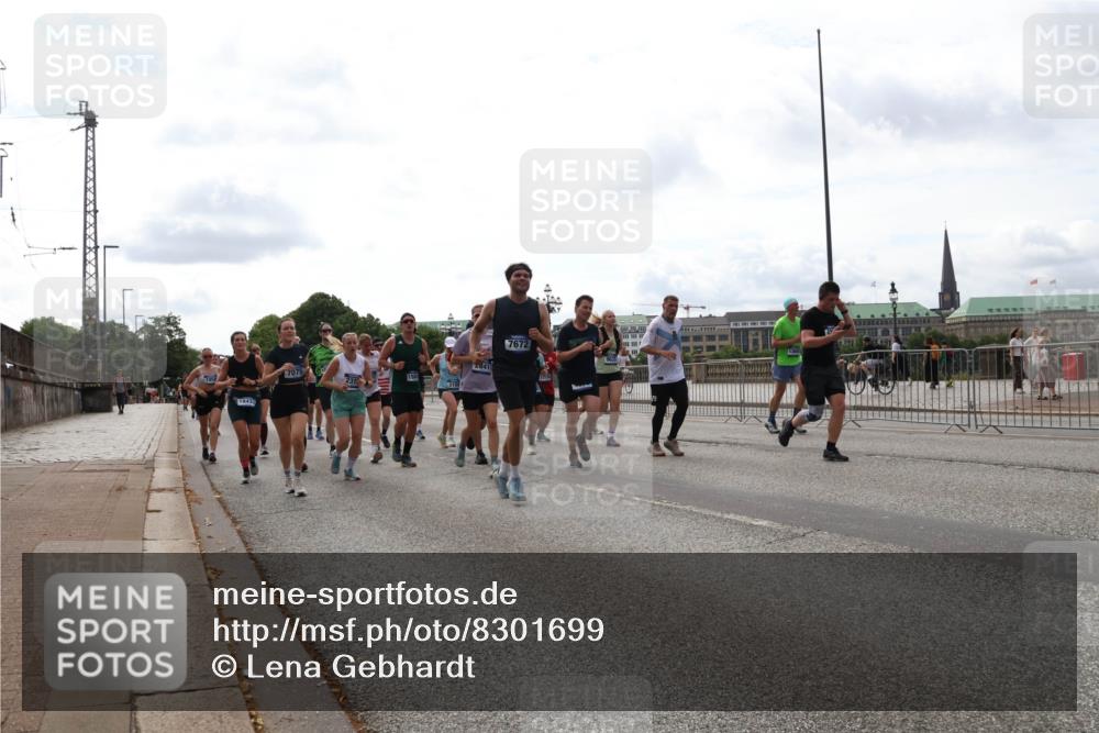 29.06.2025 - hella hamburg halbmarathon Lena Gebhardt http://msf.ph/oto/8301699 29.06.2025 10:21:53 Lombardsbrücke 1958, 1843, 7075, 158, 7672, 13604, 1003, 1072, 1158, 1191, 1250, 1294, 1401, 1668, 1958, 1963, 2009, 2063, 2172, 2315, 2353, 2514, 2529, 2744, 3050, 3172, 3458, 3606, 3768, 3770, 3825, 3826, 3995, 4046, 4289, 4366, 4375, 4376, 4697, 4786, 5122, 5412, 5641, 5759, 5957, 6086, 6103, 6475, 6676, 6805, 6881, 7075, 7162, 7612, 7672, 7781, 8095, 8286, 8431, 8715, 8860, 8896, 8954, 8959, 9002, 9062, 9369, 9483, 9499, 9532, 9624, 10374, 10874 meine-sportfotos.de