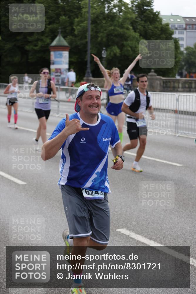 29.06.2025 - hella hamburg halbmarathon Jannik Wohlers http://msf.ph/oto/8301721 29.06.2025 10:37:17 Lombardsbrücke 1475, 2199, 2640, 2853, 3230, 3246, 3633, 5139, 5186, 5522, 5875, 6243, 6821, 6955, 7124, 7321, 7350, 9247, 9288, 9895, 10159, 10476, 10506, 10919, 11087, 11183, 11801, 11882, 11888, 12123, 12242, 12254, 12472, 12824, 13650, 14657, 16032, 16582, 16680, 16706, 17355, 17793, 17798, 18317, 18319, 18903 meine-sportfotos.de