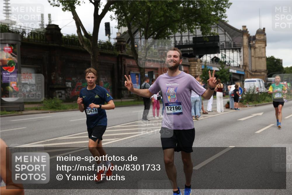 29.06.2025 - hella hamburg halbmarathon Yannick Fuchs http://msf.ph/oto/8301733 29.06.2025 10:49:57 20KM 1130, 1180, 1877, 2378, 2982, 3042, 3048, 4951, 5287, 5465, 5672, 5721, 6759, 7646, 7742, 8255, 8311, 8330, 8639, 8863, 9361, 9562, 9622, 11039, 11143, 11309, 11554, 11638, 12196, 12515, 12858, 13474, 14363, 14461, 15134, 15184, 16043, 16375, 16401, 16434, 16625, 16786, 17468, 17615, 18117, 18125, 18212, 18325, 18340, 18495, 18531, 18634, 18741, 18746, 18835, 18966, 19120, 19152 meine-sportfotos.de