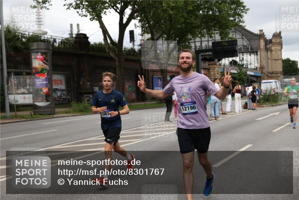 29.06.2025 - hella hamburg halbmarathon Yannick Fuchs http://msf.ph/oto/8301767 29.06.2025 10:49:57 20KM 1130, 1180, 1877, 2378, 2982, 3042, 3048, 4951, 5287, 5465, 5672, 5721, 6759, 7646, 7742, 8255, 8311, 8330, 8639, 8863, 9361, 9562, 9622, 11039, 11143, 11309, 11554, 11638, 12196, 12515, 12858, 13474, 14363, 14461, 15134, 15184, 16043, 16375, 16401, 16434, 16625, 16786, 17468, 17615, 18117, 18125, 18212, 18325, 18340, 18495, 18531, 18634, 18741, 18746, 18835, 18966, 19120, 19152 meine-sportfotos.de
