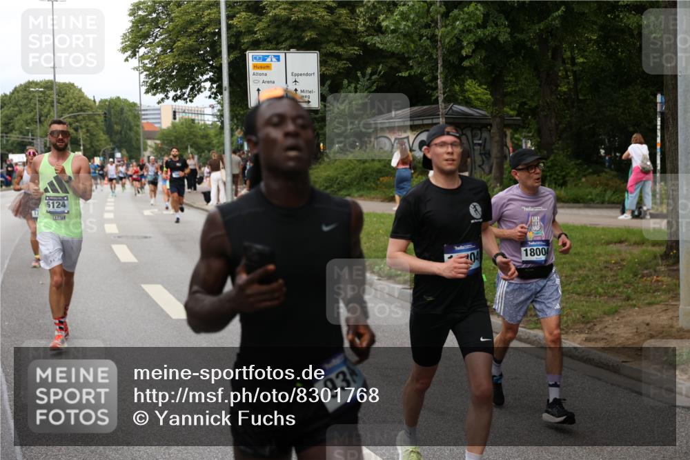 29.06.2025 - hella hamburg halbmarathon Yannick Fuchs http://msf.ph/oto/8301768 29.06.2025 10:37:33 20KM 1353, 1675, 1735, 2653, 4229, 4318, 5011, 5124, 5477, 7026, 7508, 7635, 9364, 9371, 9534, 10099, 10237, 10251, 11177, 12153, 12723, 12776, 13398, 13746, 13807, 14201, 14210, 14226, 14484, 14560, 14849, 15255, 15328, 15706, 15851, 15921, 16314, 16338, 17733, 18004, 18274, 18304, 18449, 18659, 18987, 19009, 19038, 19229 meine-sportfotos.de