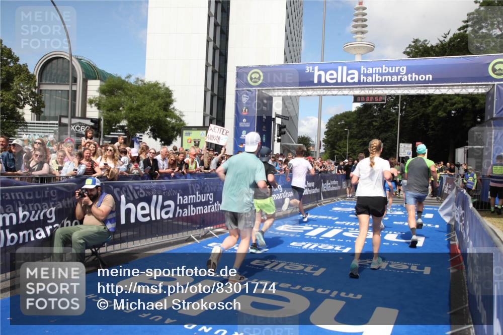 29.06.2025 - hella hamburg halbmarathon Michael Strokosch http://msf.ph/oto/8301774 29.06.2025 11:32:50 Ziel 3786, 6156, 6843, 10421, 11198, 13149, 13227, 13339, 13423, 13604, 13623, 13921, 14527, 15482, 16778, 18314, 18498 meine-sportfotos.de