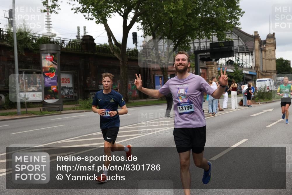 29.06.2025 - hella hamburg halbmarathon Yannick Fuchs http://msf.ph/oto/8301786 29.06.2025 10:49:57 20KM 1130, 1180, 1877, 2378, 2982, 3042, 3048, 4951, 5287, 5465, 5672, 5721, 6759, 7646, 7742, 8255, 8311, 8330, 8639, 8863, 9361, 9562, 9622, 11039, 11143, 11309, 11554, 11638, 12196, 12515, 12858, 13474, 14363, 14461, 15134, 15184, 16043, 16375, 16401, 16434, 16625, 16786, 17468, 17615, 18117, 18125, 18212, 18325, 18340, 18495, 18531, 18634, 18741, 18746, 18835, 18966, 19120, 19152 meine-sportfotos.de