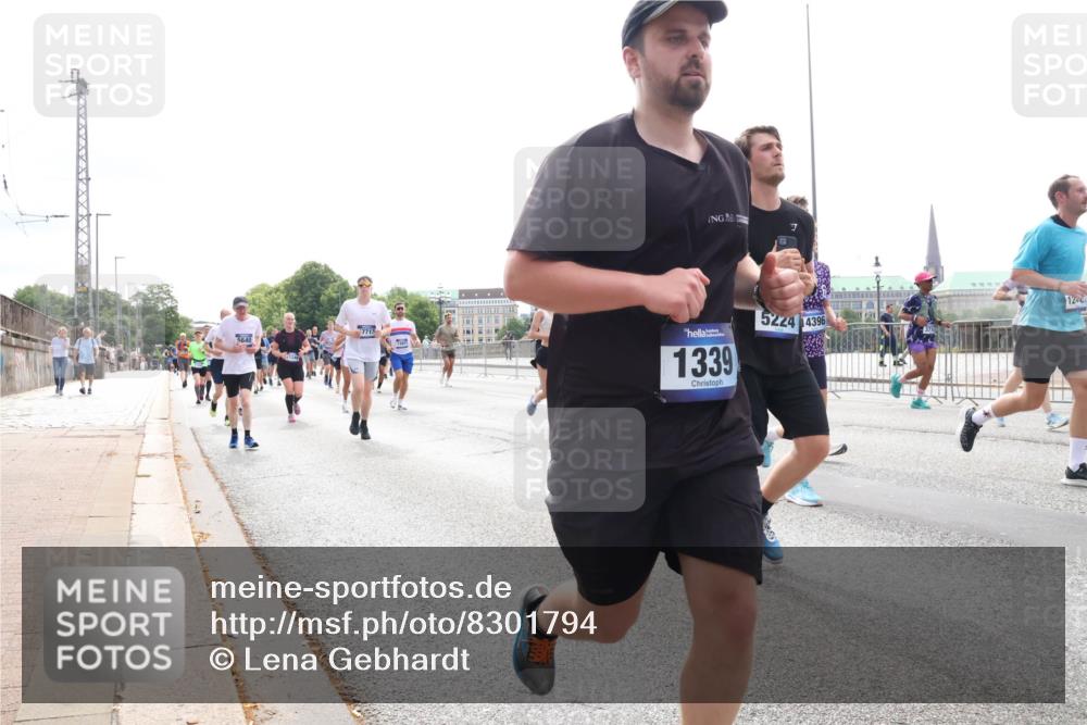 29.06.2025 - hella hamburg halbmarathon Lena Gebhardt http://msf.ph/oto/8301794 29.06.2025 10:37:10 Lombardsbrücke 7713, 5640, 1339, 5224, 14396, 1240, 1022, 1118, 1253, 1276, 1337, 1339, 1488, 1490, 1597, 1819, 1948, 1952, 1954, 2016, 2031, 2072, 2104, 2272, 2480, 2486, 2552, 2588, 3127, 3165, 3714, 3873, 3895, 4084, 4097, 4347, 4618, 4733, 4762, 4996, 5146, 5171, 5224, 5538, 5560, 5640, 5786, 5789, 5790, 5940, 6156, 6172, 6359, 6584, 6804, 7085, 7202, 7235, 7544, 7707, 7773, 7777, 7823, 8007, 8257, 8258, 8315, 8499, 8758, 8811, 8843, 8936, 8937, 9054, 9055, 9295, 9500, 9524, 9694 meine-sportfotos.de