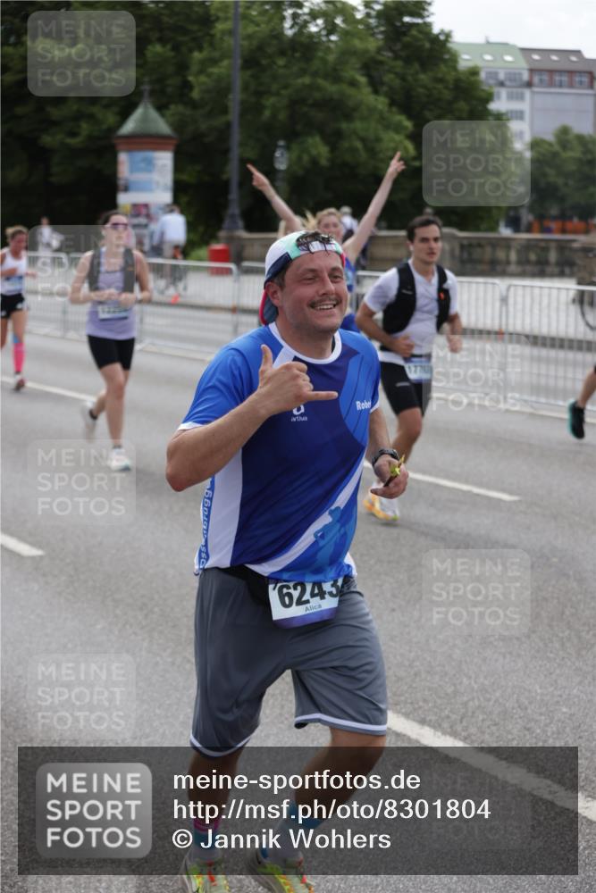 29.06.2025 - hella hamburg halbmarathon Jannik Wohlers http://msf.ph/oto/8301804 29.06.2025 10:37:17 Lombardsbrücke 1475, 2199, 2640, 2853, 3230, 3246, 3633, 5139, 5186, 5522, 5875, 6243, 6821, 6955, 7124, 7321, 7350, 9247, 9288, 9895, 10159, 10476, 10506, 10919, 11087, 11183, 11801, 11882, 11888, 12123, 12242, 12254, 12472, 12824, 13650, 14657, 16032, 16582, 16680, 16706, 17355, 17793, 17798, 18317, 18319, 18903 meine-sportfotos.de