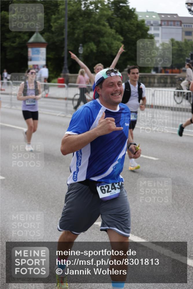 29.06.2025 - hella hamburg halbmarathon Jannik Wohlers http://msf.ph/oto/8301813 29.06.2025 10:37:18 Lombardsbrücke 1475, 2199, 2640, 2853, 3230, 3246, 3633, 5139, 5522, 5875, 6243, 6821, 6955, 7124, 7321, 7350, 8985, 9247, 9288, 9895, 10159, 10476, 10506, 10836, 10919, 11087, 11183, 11801, 11882, 11888, 12123, 12242, 12254, 12472, 12824, 13650, 14657, 16032, 16582, 16680, 16706, 17355, 17793, 17798, 18317, 18319 meine-sportfotos.de