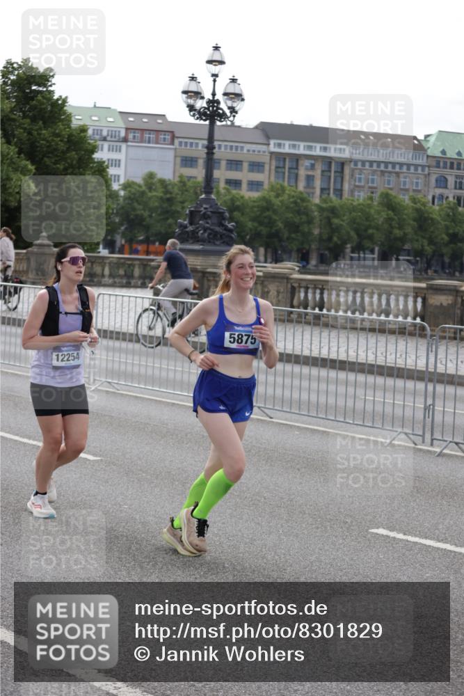 29.06.2025 - hella hamburg halbmarathon Jannik Wohlers http://msf.ph/oto/8301829 29.06.2025 10:37:19 Lombardsbrücke 1475, 1985, 2199, 2853, 3230, 3246, 3633, 5139, 5522, 5875, 6243, 6955, 7124, 7321, 7350, 8985, 9247, 9288, 9895, 10159, 10506, 10836, 10919, 11087, 11183, 11801, 11882, 11888, 12123, 12242, 12254, 12472, 12824, 13650, 14657, 16032, 16582, 16680, 16706, 17355, 17389, 17793, 17798, 18317, 18319 meine-sportfotos.de
