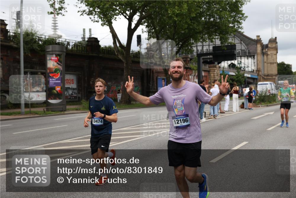 29.06.2025 - hella hamburg halbmarathon Yannick Fuchs http://msf.ph/oto/8301849 29.06.2025 10:49:57 20KM 1130, 1180, 1877, 2378, 2982, 3042, 3048, 4951, 5287, 5465, 5672, 5721, 6759, 7646, 7742, 8255, 8311, 8330, 8639, 8863, 9361, 9562, 9622, 11039, 11143, 11309, 11554, 11638, 12196, 12515, 12858, 13474, 14363, 14461, 15134, 15184, 16043, 16375, 16401, 16434, 16625, 16786, 17468, 17615, 18117, 18125, 18212, 18325, 18340, 18495, 18531, 18634, 18741, 18746, 18835, 18966, 19120, 19152 meine-sportfotos.de