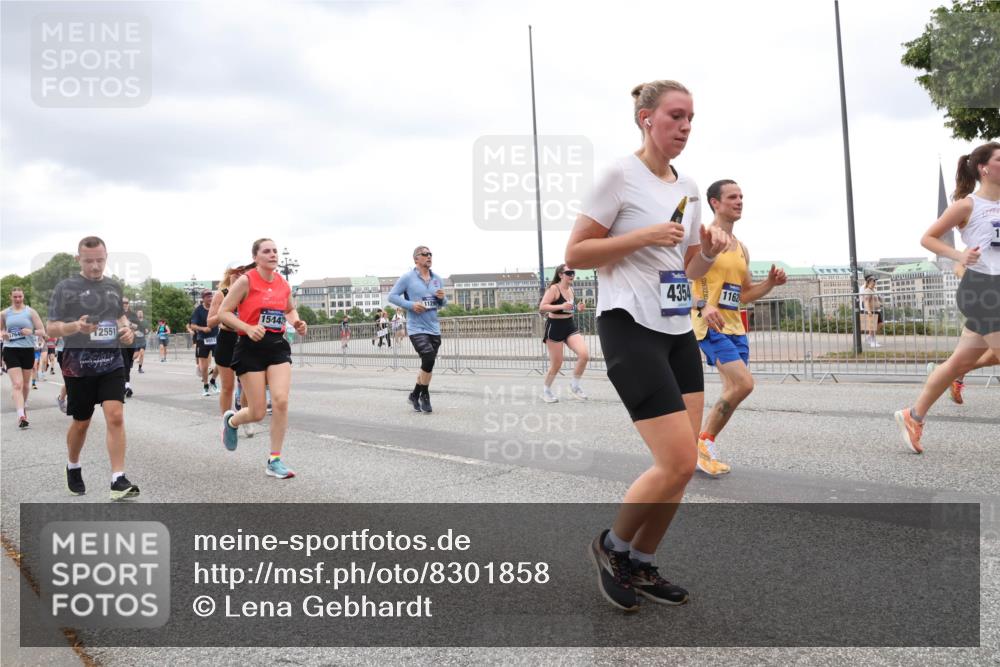 29.06.2025 - hella hamburg halbmarathon Lena Gebhardt http://msf.ph/oto/8301858 29.06.2025 10:56:24 Lombardsbrücke 1129, 1544, 12551, 4354, 1162, 1047, 1113, 1738, 1909, 2095, 2143, 2307, 2793, 2887, 2915, 2991, 3257, 3268, 3438, 3520, 3614, 3675, 3676, 3953, 3987, 4083, 4354, 4473, 4773, 4836, 5237, 5306, 5438, 5580, 5693, 5757, 5911, 5994, 6494, 6690, 6968, 7025, 7028, 7090, 7307, 7516, 7616, 7711, 8005, 8108, 8305, 8517, 8606, 8766, 8939, 8943, 9172, 9210, 9383, 9435, 9606, 9838, 9910, 9948, 9953, 10555, 10569, 10571, 10640, 10740, 10784, 10987 meine-sportfotos.de