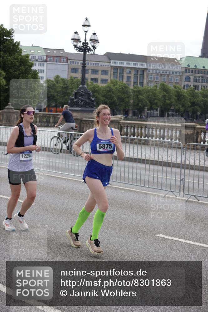 29.06.2025 - hella hamburg halbmarathon Jannik Wohlers http://msf.ph/oto/8301863 29.06.2025 10:37:19 Lombardsbrücke 1475, 1985, 2199, 2853, 3230, 3246, 3633, 5139, 5522, 5875, 6243, 6955, 7124, 7321, 7350, 8985, 9247, 9288, 9895, 10159, 10506, 10836, 10919, 11087, 11183, 11801, 11882, 11888, 12123, 12242, 12254, 12472, 12824, 13650, 14657, 16032, 16582, 16680, 16706, 17355, 17389, 17793, 17798, 18317, 18319 meine-sportfotos.de
