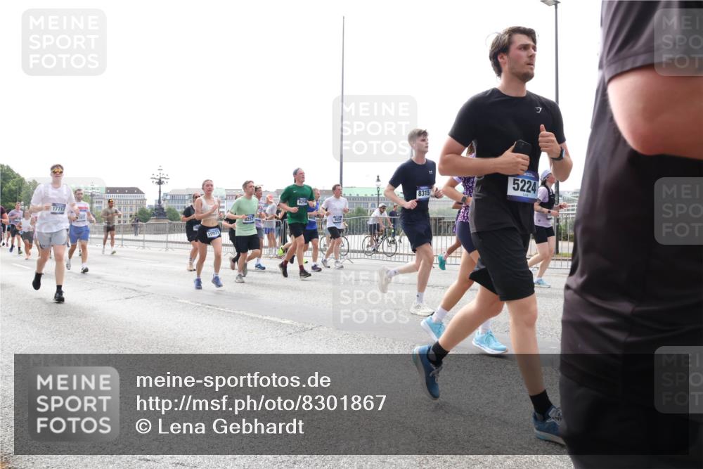29.06.2025 - hella hamburg halbmarathon Lena Gebhardt http://msf.ph/oto/8301867 29.06.2025 10:37:10 Lombardsbrücke 17713, 10931, 8315, 5224, 1022, 1118, 1253, 1276, 1337, 1339, 1488, 1490, 1597, 1819, 1948, 1952, 1954, 2016, 2031, 2072, 2104, 2272, 2480, 2486, 2552, 2588, 3127, 3165, 3714, 3873, 3895, 4084, 4097, 4347, 4618, 4733, 4762, 4996, 5146, 5171, 5224, 5538, 5560, 5640, 5786, 5789, 5790, 5940, 6156, 6172, 6359, 6584, 6804, 7085, 7202, 7235, 7544, 7707, 7773, 7777, 7823, 8007, 8257, 8258, 8315, 8499, 8758, 8811, 8843, 8936, 8937, 9054, 9055, 9295, 9500, 9524, 9694 meine-sportfotos.de
