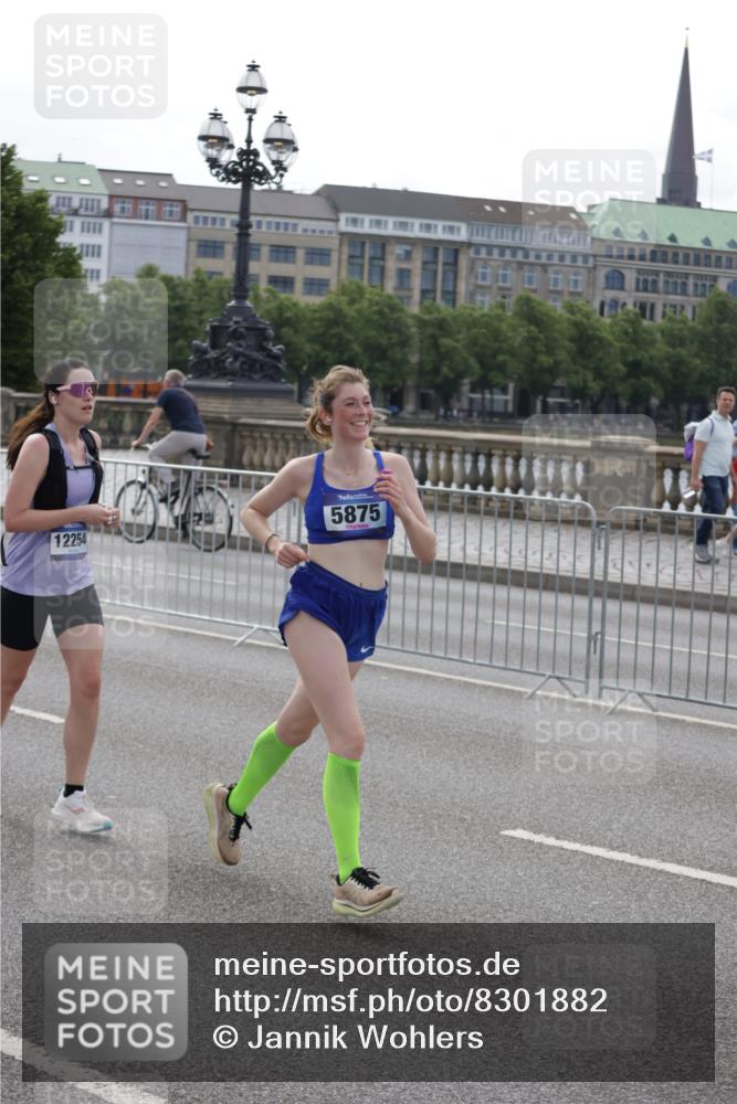 29.06.2025 - hella hamburg halbmarathon Jannik Wohlers http://msf.ph/oto/8301882 29.06.2025 10:37:19 Lombardsbrücke 1475, 1985, 2199, 2853, 3230, 3246, 3633, 5139, 5522, 5875, 6243, 6955, 7124, 7321, 7350, 8985, 9247, 9288, 9895, 10159, 10506, 10836, 10919, 11087, 11183, 11801, 11882, 11888, 12123, 12242, 12254, 12472, 12824, 13650, 14657, 16032, 16582, 16680, 16706, 17355, 17389, 17793, 17798, 18317, 18319 meine-sportfotos.de