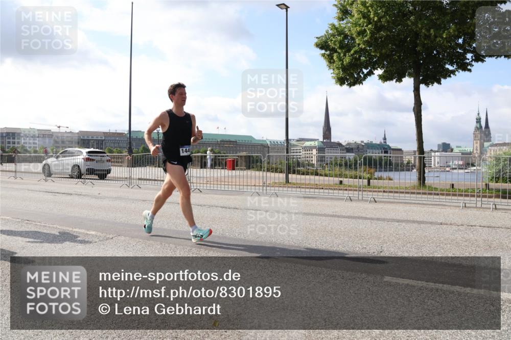 29.06.2025 - hella hamburg halbmarathon Lena Gebhardt http://msf.ph/oto/8301895 29.06.2025 09:47:03 Lombardsbrücke 144, 1053, 1396, 1407, 1411, 1577, 1910, 1959, 2243, 2563, 2774, 2836, 3005, 3790, 3935, 4740, 4944, 5048, 5152, 5193, 5660, 6032, 6305, 6473, 6683, 6915, 7080, 7466, 7622, 7628, 7831, 7867, 7972, 8312, 8323, 8366, 9376, 9508, 9519, 10477, 10771, 10927, 11055, 11304, 11370, 11661, 11898, 12204, 12447, 12899, 13148, 13199, 13493, 13494, 13729, 13771, 13972, 13991, 14069, 14310, 14385, 16811, 16957 meine-sportfotos.de