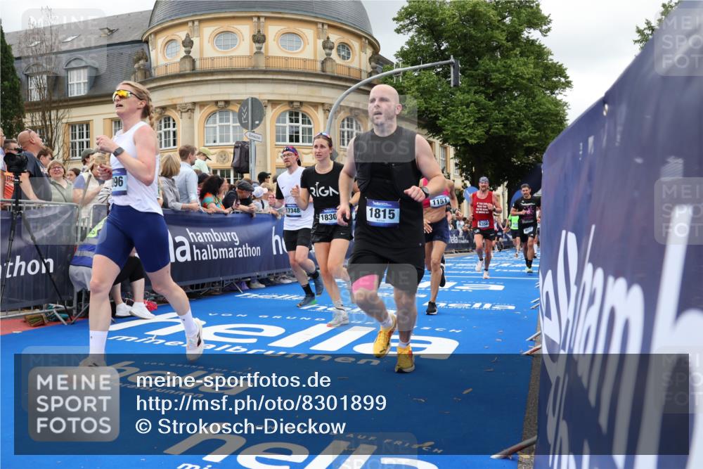 29.06.2025 - hella hamburg halbmarathon Strokosch-Dieckow http://msf.ph/oto/8301899 29.06.2025 10:54:02 Ziel 1151, 1410, 1815, 2432, 3096, 3208, 3209, 5638, 6294, 6356, 6374, 6481, 6581, 7918, 8390, 8394, 9032, 9791, 11499, 11789, 12379, 13032, 13397, 13794, 13869, 14175, 16871, 17348, 18308, 18879 meine-sportfotos.de