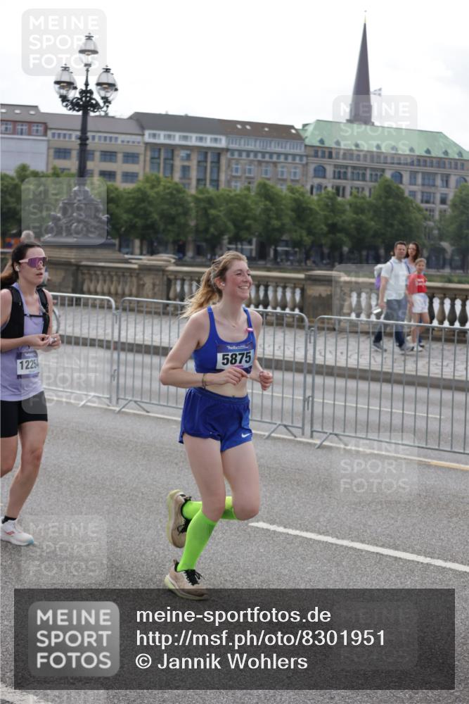 29.06.2025 - hella hamburg halbmarathon Jannik Wohlers http://msf.ph/oto/8301951 29.06.2025 10:37:19 Lombardsbrücke 1475, 1985, 2199, 2853, 3230, 3246, 3633, 5139, 5522, 5875, 6243, 6955, 7124, 7321, 7350, 8985, 9247, 9288, 9895, 10159, 10506, 10836, 10919, 11087, 11183, 11801, 11882, 11888, 12123, 12242, 12254, 12472, 12824, 13650, 14657, 16032, 16582, 16680, 16706, 17355, 17389, 17793, 17798, 18317, 18319 meine-sportfotos.de