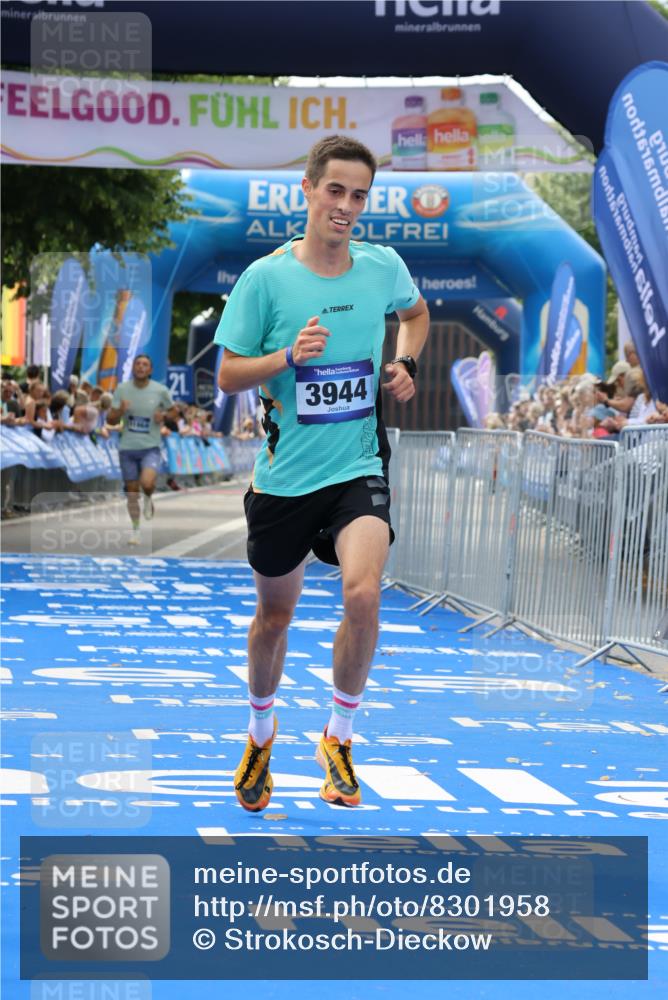 29.06.2025 - hella hamburg halbmarathon Strokosch-Dieckow http://msf.ph/oto/8301958 29.06.2025 10:16:30 Ziel 3944, 11864 meine-sportfotos.de