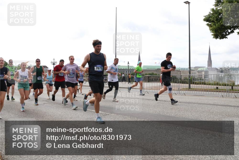 29.06.2025 - hella hamburg halbmarathon Lena Gebhardt http://msf.ph/oto/8301973 29.06.2025 10:21:54 Lombardsbrücke 075, 87, 2315, 15841, 1158, 2353, 2841, 8715, 7672, 4289, 1003, 1072, 1158, 1191, 1250, 1294, 1401, 1668, 1958, 1963, 2009, 2063, 2172, 2315, 2353, 2514, 2529, 2744, 3050, 3172, 3458, 3606, 3768, 3770, 3825, 3826, 3995, 4046, 4289, 4366, 4375, 4376, 4697, 4786, 5122, 5412, 5641, 5759, 5957, 6086, 6103, 6475, 6676, 6805, 6881, 7075, 7162, 7612, 7672, 7781, 8286, 8431, 8715, 8860, 8896, 8954, 8959, 9002, 9062, 9369, 9483, 9499, 9532, 9624, 10374, 10874 meine-sportfotos.de