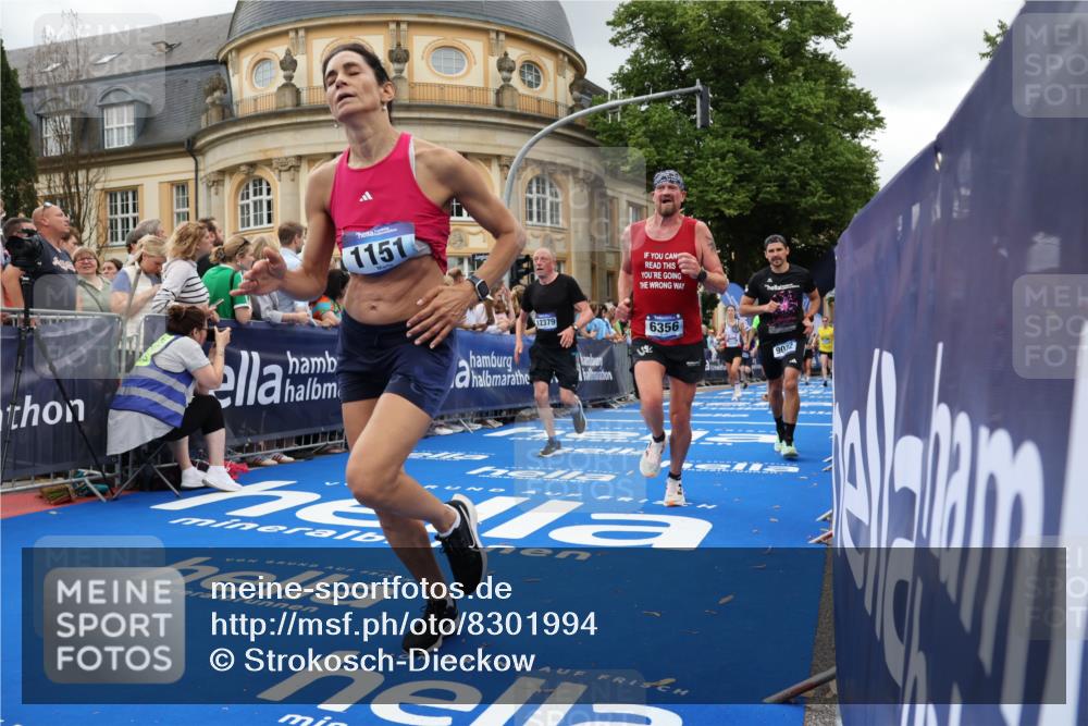 29.06.2025 - hella hamburg halbmarathon Strokosch-Dieckow http://msf.ph/oto/8301994 29.06.2025 10:54:04 Ziel 1151, 1410, 1815, 2432, 3096, 3208, 3209, 3898, 5638, 6294, 6356, 6374, 6443, 6581, 8390, 8394, 9032, 9791, 11499, 11789, 12213, 12379, 13397, 13794, 13869, 15524, 16780, 16871, 17348, 18308 meine-sportfotos.de