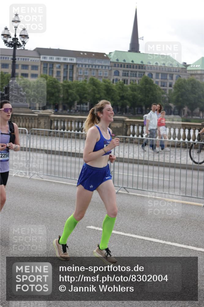 29.06.2025 - hella hamburg halbmarathon Jannik Wohlers http://msf.ph/oto/8302004 29.06.2025 10:37:20 Lombardsbrücke 1475, 1799, 1985, 2199, 2853, 3230, 3246, 3633, 5139, 5522, 5875, 6243, 7124, 7321, 7350, 8985, 9247, 9288, 9895, 10159, 10506, 10836, 10919, 11087, 11183, 11543, 11801, 11882, 11888, 12123, 12242, 12254, 12472, 12824, 13650, 14018, 15418, 15511, 16032, 16582, 16680, 16706, 17389, 17793, 17798, 18317, 18319 meine-sportfotos.de