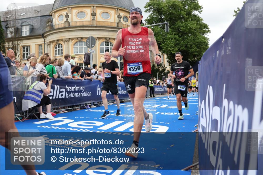29.06.2025 - hella hamburg halbmarathon Strokosch-Dieckow http://msf.ph/oto/8302023 29.06.2025 10:54:04 Ziel 1151, 1410, 1815, 2432, 3096, 3208, 3209, 3898, 5638, 6294, 6356, 6374, 6443, 6581, 8390, 8394, 9032, 9791, 11499, 11789, 12213, 12379, 13397, 13794, 13869, 15524, 16780, 16871, 17348, 18308 meine-sportfotos.de