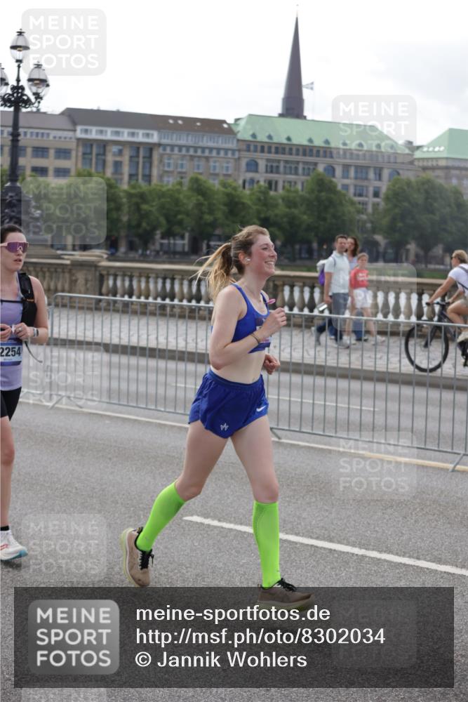 29.06.2025 - hella hamburg halbmarathon Jannik Wohlers http://msf.ph/oto/8302034 29.06.2025 10:37:20 Lombardsbrücke 1475, 1799, 1985, 2199, 2853, 3230, 3246, 3633, 5139, 5522, 5875, 6243, 7124, 7321, 7350, 8985, 9247, 9288, 9895, 10159, 10506, 10836, 10919, 11087, 11183, 11543, 11801, 11882, 11888, 12123, 12242, 12254, 12472, 12824, 13650, 14018, 15418, 15511, 16032, 16582, 16680, 16706, 17389, 17793, 17798, 18317, 18319 meine-sportfotos.de