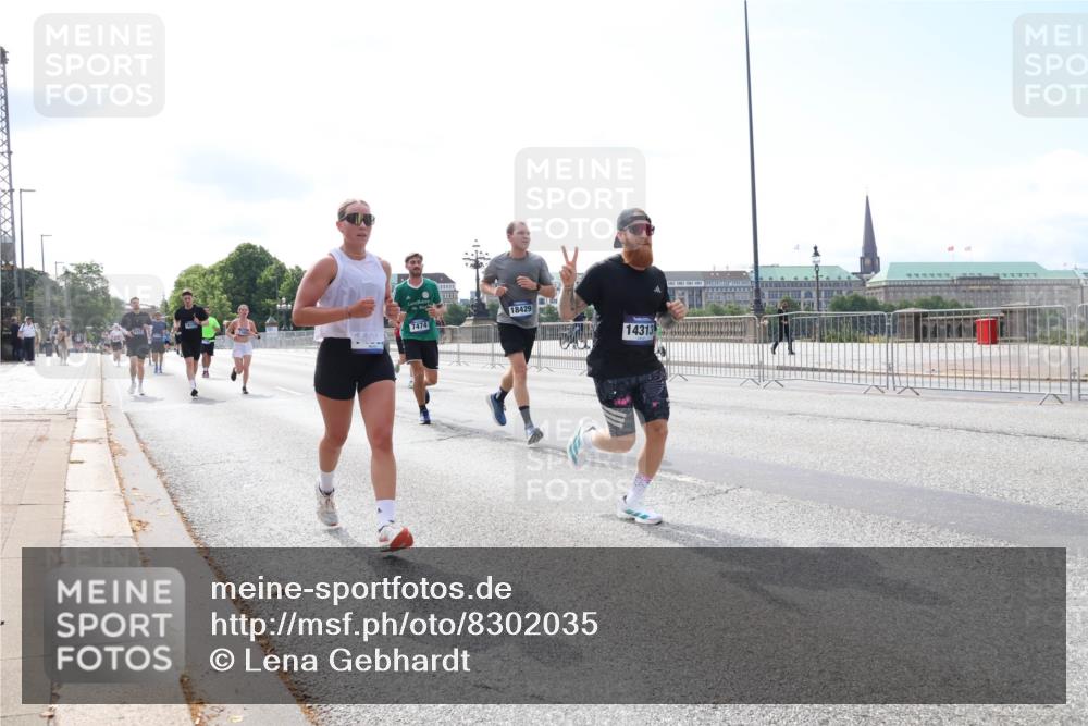 29.06.2025 - hella hamburg halbmarathon Lena Gebhardt http://msf.ph/oto/8302035 29.06.2025 10:12:11 Lombardsbrücke 1062, 1328, 1790, 1850, 1992, 2661, 3262, 3363, 3746, 4227, 4453, 4499, 5176, 5379, 5605, 6822, 6871, 6966, 7474, 7571, 9191, 9253, 9254, 9405, 9428, 9705, 10042, 10409, 10685, 11507, 11509, 11525, 11537, 11581, 11917, 12473, 13171, 13177, 13542, 13958, 14060, 14196, 14313, 14384, 14863, 14868, 15137, 16379, 16976, 17638, 17774, 18261, 18395, 18429, 18655 meine-sportfotos.de