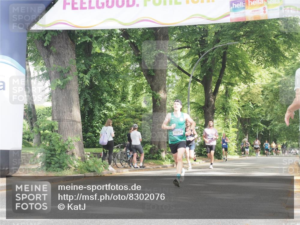 29.06.2025 - hella hamburg halbmarathon KatJ http://msf.ph/oto/8302076 29.06.2025 10:14:09 Zwischen KM18-KM19  meine-sportfotos.de
