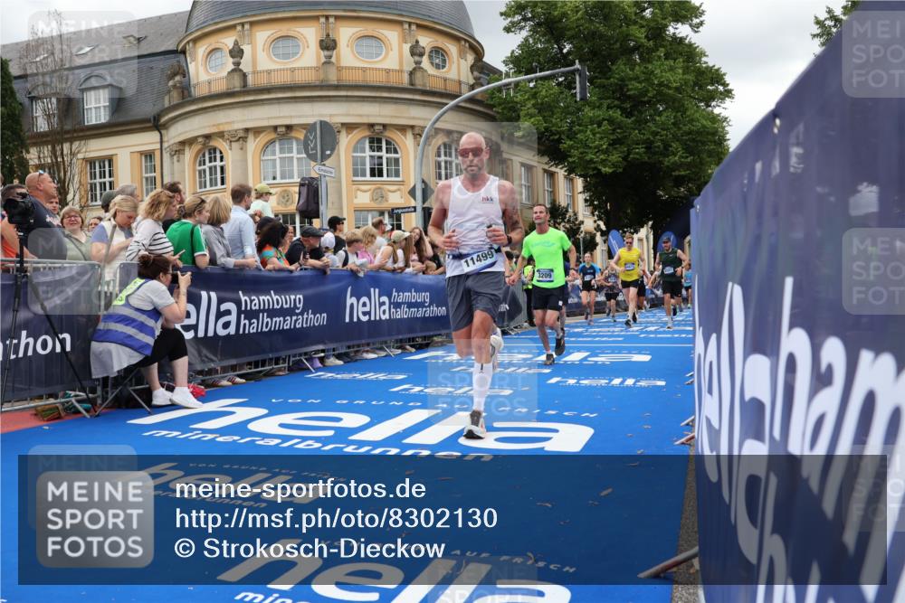 29.06.2025 - hella hamburg halbmarathon Strokosch-Dieckow http://msf.ph/oto/8302130 29.06.2025 10:54:06 Ziel 1151, 1410, 1815, 3096, 3208, 3209, 3898, 5638, 6294, 6356, 6443, 6581, 8390, 9032, 9791, 11499, 12213, 12379, 13397, 13794, 15169, 15524, 16780, 16871, 17348, 18308 meine-sportfotos.de