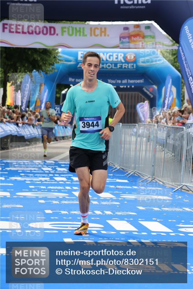 29.06.2025 - hella hamburg halbmarathon Strokosch-Dieckow http://msf.ph/oto/8302151 29.06.2025 10:16:30 Ziel 3944, 11864 meine-sportfotos.de