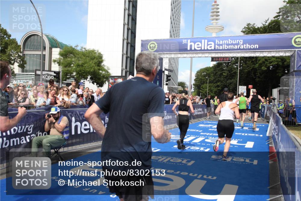 29.06.2025 - hella hamburg halbmarathon Michael Strokosch http://msf.ph/oto/8302153 29.06.2025 11:32:57 Ziel 3264, 6078, 6502, 7920, 8355, 11198, 11338, 12835, 13623, 14032, 16778, 19100, 19211 meine-sportfotos.de