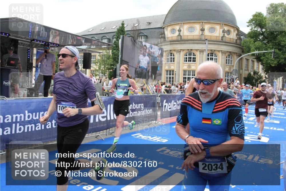 29.06.2025 - hella hamburg halbmarathon Michael Strokosch http://msf.ph/oto/8302160 29.06.2025 10:57:54 Ziel 1972, 2034, 2806, 2883, 5391, 7138, 7269, 9820, 10599, 10703, 11394, 12440, 12523, 13376, 14737, 15349, 16517, 17543, 18492, 18727 meine-sportfotos.de