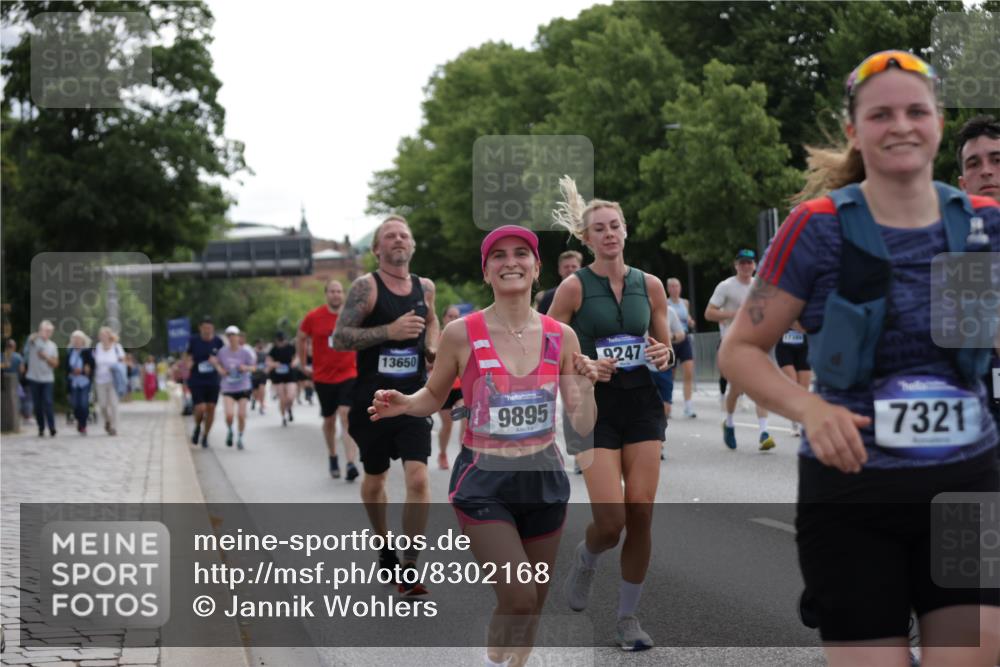 29.06.2025 - hella hamburg halbmarathon Jannik Wohlers http://msf.ph/oto/8302168 29.06.2025 10:37:23 Lombardsbrücke 1475, 1578, 1799, 1985, 2199, 2853, 3230, 3246, 5139, 5522, 5875, 6243, 6362, 7244, 7321, 7350, 7696, 8985, 9247, 9288, 9895, 10159, 10506, 10836, 11087, 11164, 11456, 11457, 11543, 11882, 12123, 12242, 12254, 12472, 12824, 13650, 14018, 15002, 15418, 15511, 16360, 16680, 17389, 17793, 17798, 18317, 18319 meine-sportfotos.de