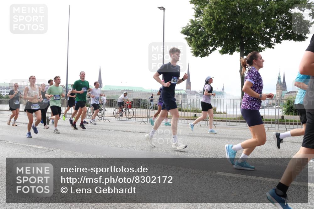 29.06.2025 - hella hamburg halbmarathon Lena Gebhardt http://msf.ph/oto/8302172 29.06.2025 10:37:11 Lombardsbrücke 8257, 10931, 8258, 8315, 1022, 1118, 1253, 1276, 1337, 1339, 1488, 1490, 1597, 1819, 1948, 1952, 1954, 2016, 2031, 2072, 2104, 2272, 2480, 2486, 2552, 3127, 3165, 3714, 3873, 3895, 4097, 4347, 4618, 4733, 4762, 4996, 5146, 5171, 5224, 5538, 5560, 5640, 5786, 5789, 5790, 5940, 6156, 6172, 6359, 6584, 6804, 7085, 7202, 7235, 7544, 7707, 7773, 7777, 7823, 8007, 8257, 8258, 8315, 8499, 8758, 8811, 8843, 8936, 8937, 9054, 9055, 9295, 9524, 9694 meine-sportfotos.de