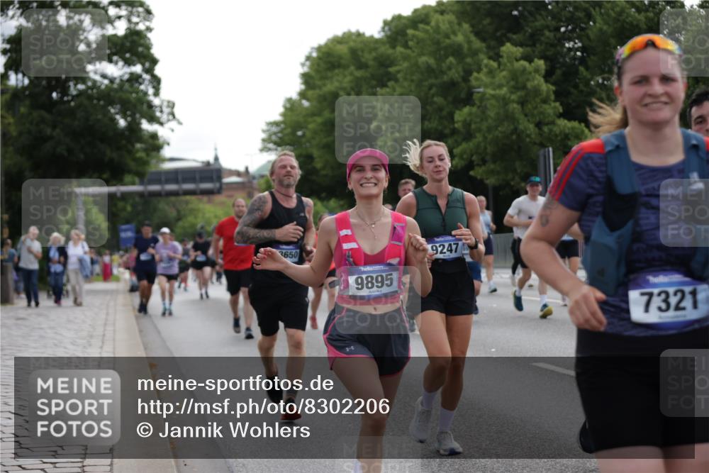 29.06.2025 - hella hamburg halbmarathon Jannik Wohlers http://msf.ph/oto/8302206 29.06.2025 10:37:23 Lombardsbrücke 1475, 1578, 1799, 1985, 2199, 2853, 3230, 3246, 5139, 5522, 5875, 6243, 6362, 7244, 7321, 7350, 7696, 8985, 9247, 9288, 9895, 10159, 10506, 10836, 11087, 11164, 11456, 11457, 11543, 11882, 12123, 12242, 12254, 12472, 12824, 13650, 14018, 15002, 15418, 15511, 16360, 16680, 17389, 17793, 17798, 18317, 18319 meine-sportfotos.de