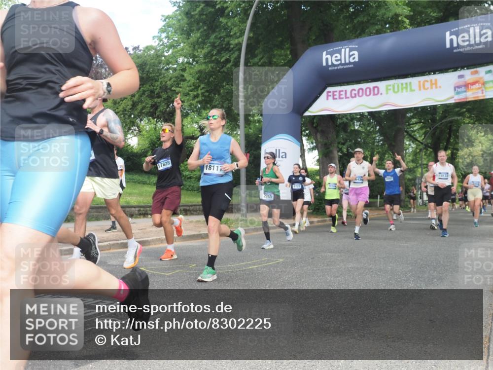 29.06.2025 - hella hamburg halbmarathon KatJ http://msf.ph/oto/8302225 29.06.2025 10:43:27 Zwischen KM18-KM19 1972, 2083, 2741, 2982, 2996, 4152, 4594, 4813, 5418, 7037, 7547 meine-sportfotos.de