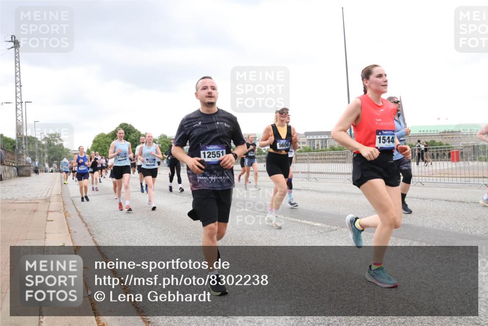 29.06.2025 - hella hamburg halbmarathon Lena Gebhardt http://msf.ph/oto/8302238 29.06.2025 10:56:25 Lombardsbrücke 15103, 17649, 17673, 12551, 9606, 2021, 1544, 1047, 1113, 1738, 1909, 2095, 2143, 2307, 2793, 2887, 2915, 2991, 3257, 3268, 3438, 3520, 3614, 3675, 3676, 3953, 3987, 4083, 4354, 4473, 4773, 4836, 5237, 5306, 5438, 5580, 5693, 5757, 5911, 5994, 6494, 6690, 6968, 7025, 7028, 7090, 7307, 7516, 7616, 7711, 8005, 8108, 8305, 8517, 8606, 8766, 8939, 8943, 9172, 9210, 9383, 9435, 9606, 9838, 9910, 9948, 9953, 10555, 10569, 10571, 10640, 10740, 10784, 10987 meine-sportfotos.de