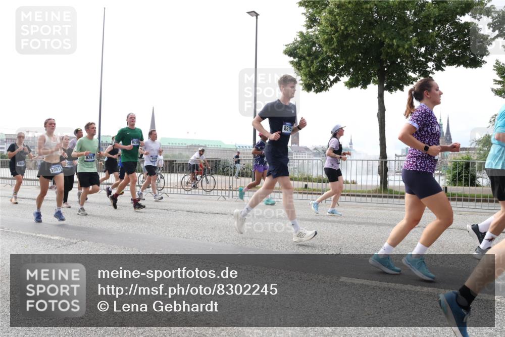 29.06.2025 - hella hamburg halbmarathon Lena Gebhardt http://msf.ph/oto/8302245 29.06.2025 10:37:11 Lombardsbrücke 19006, 10931, 8257, 8315, 1022, 1118, 1253, 1276, 1337, 1339, 1488, 1490, 1597, 1819, 1948, 1952, 1954, 2016, 2031, 2072, 2104, 2272, 2480, 2486, 2552, 3127, 3165, 3714, 3873, 3895, 4097, 4347, 4618, 4733, 4762, 4996, 5146, 5171, 5224, 5538, 5560, 5640, 5786, 5789, 5790, 5940, 6156, 6172, 6359, 6584, 6804, 7085, 7202, 7235, 7544, 7707, 7773, 7777, 7823, 8007, 8257, 8258, 8315, 8499, 8758, 8811, 8843, 8936, 8937, 9054, 9055, 9295, 9524, 9694 meine-sportfotos.de