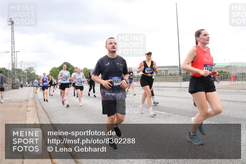 29.06.2025 - hella hamburg halbmarathon Lena Gebhardt http://msf.ph/oto/8302288 29.06.2025 10:56:26 Lombardsbrücke 15103, 17649, 17673, 2551, 9606, 1544, 2022, 1047, 1113, 1738, 1909, 2095, 2143, 2307, 2793, 2887, 2915, 2991, 3257, 3268, 3438, 3520, 3614, 3675, 3676, 3953, 3987, 4083, 4354, 4473, 4773, 4836, 5237, 5306, 5438, 5580, 5693, 5757, 5911, 5994, 6494, 6690, 6968, 7025, 7028, 7090, 7307, 7616, 7711, 8005, 8108, 8305, 8517, 8606, 8766, 8939, 8943, 9172, 9210, 9383, 9435, 9606, 9838, 9910, 9948, 9953, 10555, 10569, 10571, 10640, 10740, 10784, 10987 meine-sportfotos.de