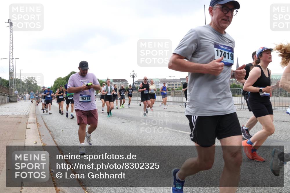 29.06.2025 - hella hamburg halbmarathon Lena Gebhardt http://msf.ph/oto/8302325 29.06.2025 10:46:55 Lombardsbrücke 1073, 1185, 1286, 1363, 1371, 1375, 1593, 1607, 1608, 1720, 1837, 1961, 1999, 2162, 2211, 2320, 2327, 2537, 2555, 2556, 2665, 2697, 2981, 3277, 3406, 3407, 3469, 3734, 3823, 4202, 4239, 4296, 4342, 4355, 4483, 4604, 5111, 5114, 5700, 5796, 5953, 6124, 6161, 6485, 6496, 6740, 7073, 7303, 7412, 7430, 7431, 7767, 7827, 8131, 8477, 8486, 8551, 8553, 8684, 8706, 8967, 9691, 10230, 13969, 14261, 15852, 16882, 16987 meine-sportfotos.de