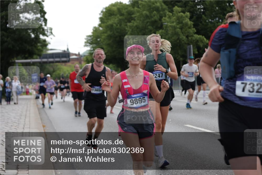 29.06.2025 - hella hamburg halbmarathon Jannik Wohlers http://msf.ph/oto/8302369 29.06.2025 10:37:24 Lombardsbrücke 1475, 1578, 1799, 1985, 2199, 2853, 3230, 3246, 5139, 5522, 5875, 6243, 6362, 7244, 7321, 7350, 7696, 8985, 9247, 9288, 9895, 10159, 10506, 10836, 11087, 11164, 11456, 11457, 11543, 11882, 12242, 12254, 12472, 12824, 13650, 14018, 15002, 15418, 15511, 16211, 16360, 16680, 17389, 17793, 17798, 18317, 18319 meine-sportfotos.de