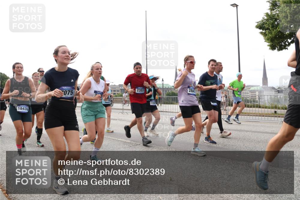 29.06.2025 - hella hamburg halbmarathon Lena Gebhardt http://msf.ph/oto/8302389 29.06.2025 10:21:55 Lombardsbrücke 18439, 075, 2353, 11429, 284, 1003, 1072, 1158, 1191, 1250, 1294, 1401, 1668, 1958, 1963, 2009, 2063, 2172, 2315, 2353, 2514, 2529, 2744, 3050, 3172, 3458, 3606, 3768, 3770, 3825, 3826, 3995, 4046, 4289, 4366, 4375, 4376, 4697, 4786, 5122, 5412, 5641, 5759, 5957, 6086, 6103, 6475, 6676, 6805, 6881, 6977, 7075, 7162, 7612, 7672, 8286, 8431, 8715, 8860, 8896, 8954, 8959, 9002, 9062, 9369, 9483, 9499, 9532, 10374, 10874 meine-sportfotos.de