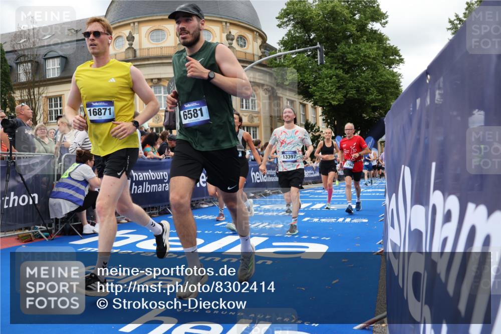 29.06.2025 - hella hamburg halbmarathon Strokosch-Dieckow http://msf.ph/oto/8302414 29.06.2025 10:54:10 Ziel 1410, 3103, 3177, 3208, 3209, 3861, 3898, 5638, 6082, 6084, 6294, 6443, 6581, 7274, 8223, 8390, 9791, 11430, 11499, 12213, 12379, 13033, 13397, 13794, 13803, 15169, 15524, 16527, 16780, 16871, 17087 meine-sportfotos.de