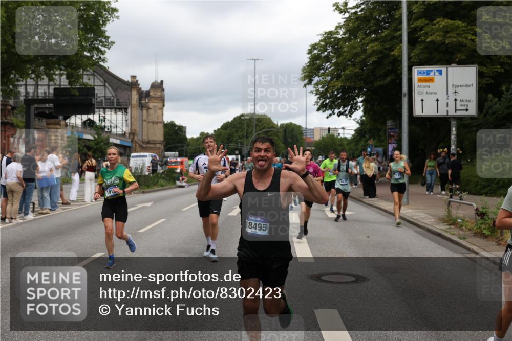 29.06.2025 - hella hamburg halbmarathon Yannick Fuchs http://msf.ph/oto/8302423 29.06.2025 10:49:58 20KM 1130, 1180, 1877, 2378, 2982, 3042, 3048, 4951, 5287, 5465, 5721, 5744, 6759, 7646, 7742, 8255, 8311, 8330, 8639, 8863, 9361, 9562, 9622, 11039, 11143, 11309, 11554, 11638, 12196, 12515, 12858, 13474, 14363, 14461, 15134, 16043, 16375, 16401, 16434, 16625, 16786, 17468, 17615, 18117, 18125, 18212, 18325, 18340, 18495, 18531, 18634, 18741, 18746, 18835, 18966, 19120, 19152 meine-sportfotos.de