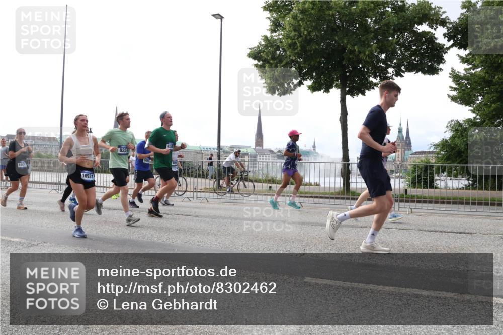 29.06.2025 - hella hamburg halbmarathon Lena Gebhardt http://msf.ph/oto/8302462 29.06.2025 10:37:11 Lombardsbrücke 1900, 10931, 8257, 9055, 1022, 1118, 1253, 1276, 1337, 1339, 1488, 1490, 1597, 1819, 1948, 1952, 1954, 2016, 2031, 2072, 2104, 2272, 2480, 2486, 2552, 3127, 3165, 3714, 3873, 3895, 4097, 4347, 4618, 4733, 4762, 4996, 5146, 5171, 5224, 5538, 5560, 5640, 5786, 5789, 5790, 5940, 6156, 6172, 6359, 6584, 6804, 7085, 7202, 7235, 7544, 7707, 7773, 7777, 7823, 8007, 8257, 8258, 8315, 8499, 8758, 8811, 8843, 8936, 8937, 9054, 9055, 9295, 9524, 9694 meine-sportfotos.de
