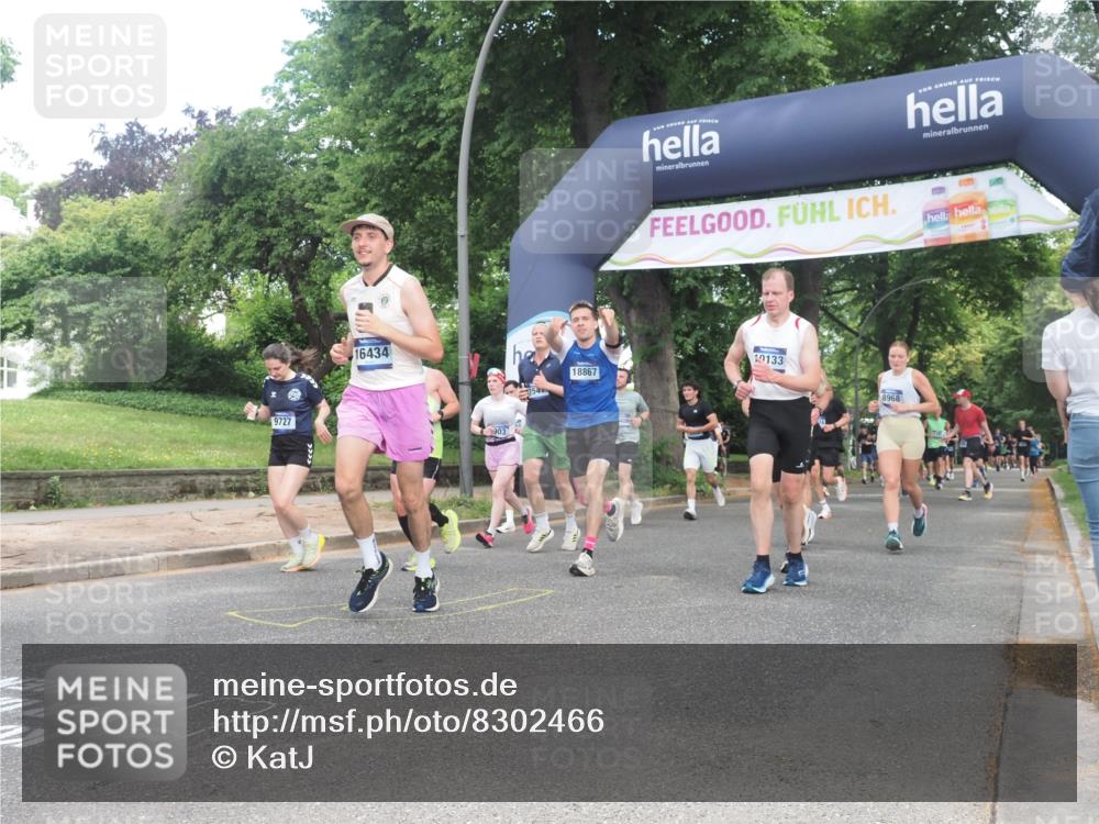 29.06.2025 - hella hamburg halbmarathon KatJ http://msf.ph/oto/8302466 29.06.2025 10:43:29 Zwischen KM18-KM19 1972, 2083, 2741, 2982, 2996, 4152, 4594, 4813, 7037, 7547 meine-sportfotos.de
