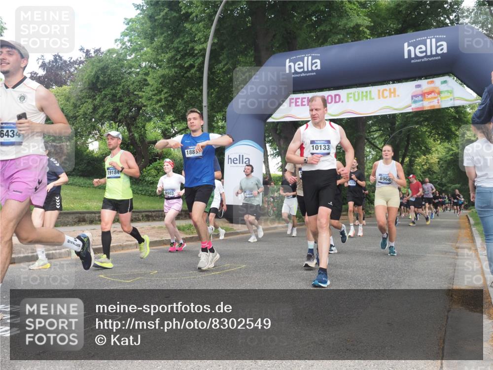 29.06.2025 - hella hamburg halbmarathon KatJ http://msf.ph/oto/8302549 29.06.2025 10:43:30 Zwischen KM18-KM19 1972, 2083, 2250, 2741, 2982, 2996, 4152, 4594, 4813, 7037, 7547 meine-sportfotos.de