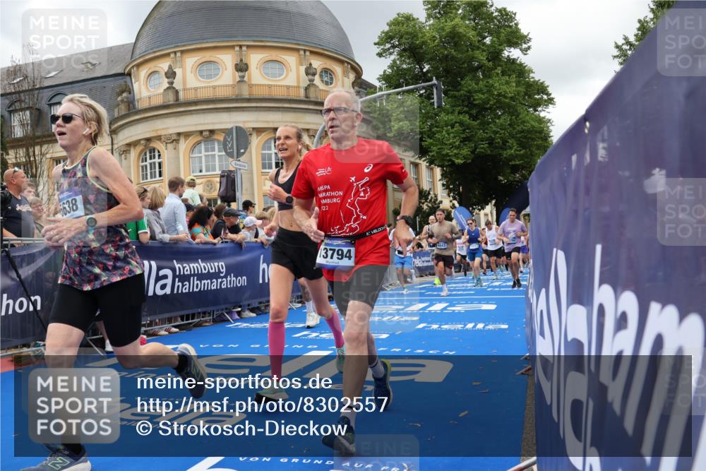 29.06.2025 - hella hamburg halbmarathon Strokosch-Dieckow http://msf.ph/oto/8302557 29.06.2025 10:54:11 Ziel 1410, 3103, 3177, 3208, 3209, 3861, 3898, 5638, 6082, 6084, 6294, 6443, 6581, 7274, 8223, 8390, 9791, 11430, 12213, 13033, 13397, 13794, 13803, 15169, 15524, 16527, 16574, 16750, 16780, 16871, 17087 meine-sportfotos.de