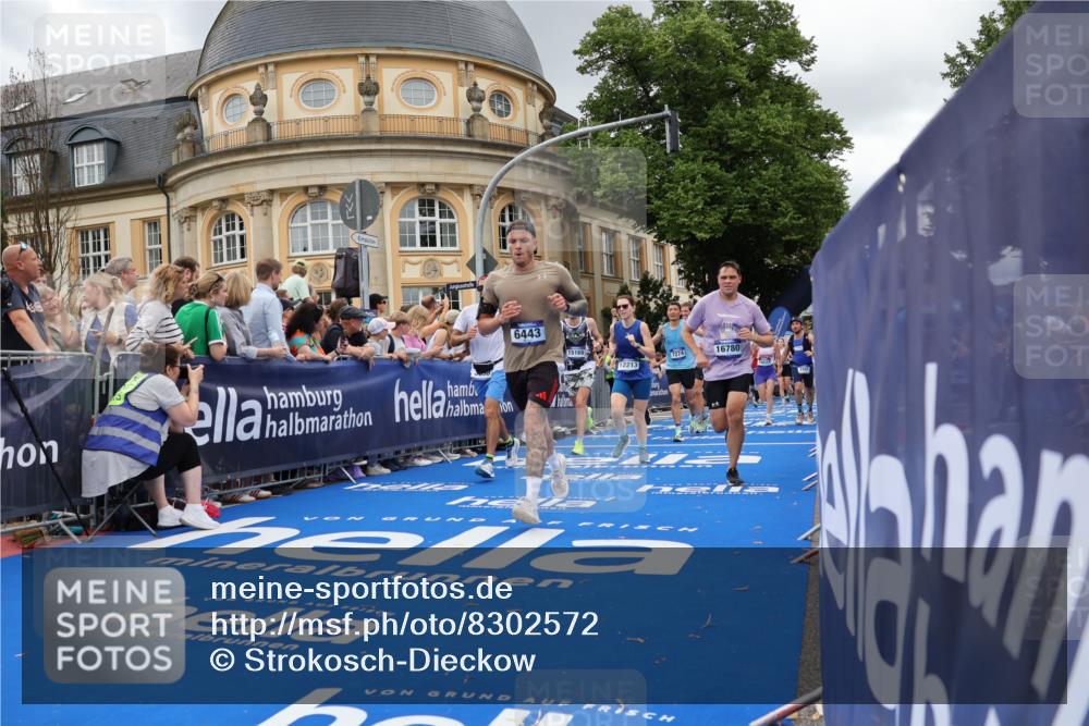 29.06.2025 - hella hamburg halbmarathon Strokosch-Dieckow http://msf.ph/oto/8302572 29.06.2025 10:54:13 Ziel 1267, 3103, 3177, 3861, 3898, 5638, 6082, 6084, 6294, 6443, 6581, 7274, 8223, 8390, 9791, 11430, 12213, 13033, 13289, 13397, 13794, 13803, 15169, 15524, 15946, 16527, 16574, 16750, 16780, 16871, 16879, 17087, 17698, 18268 meine-sportfotos.de