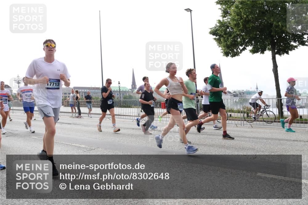 29.06.2025 - hella hamburg halbmarathon Lena Gebhardt http://msf.ph/oto/8302648 29.06.2025 10:37:12 Lombardsbrücke 3970, 1397, 17713, 10931, 1022, 1118, 1253, 1276, 1337, 1339, 1488, 1490, 1597, 1819, 1952, 1954, 2016, 2031, 2072, 2104, 2272, 2480, 2486, 2552, 3127, 3165, 3714, 3873, 3895, 4097, 4347, 4618, 4733, 4762, 4996, 5146, 5171, 5186, 5224, 5538, 5560, 5640, 5786, 5789, 5790, 5940, 6156, 6172, 6359, 6584, 6804, 7085, 7202, 7235, 7544, 7707, 7773, 7777, 7823, 8007, 8257, 8258, 8315, 8499, 8758, 8811, 8843, 8936, 8937, 9054, 9055, 9295, 9524, 9694 meine-sportfotos.de
