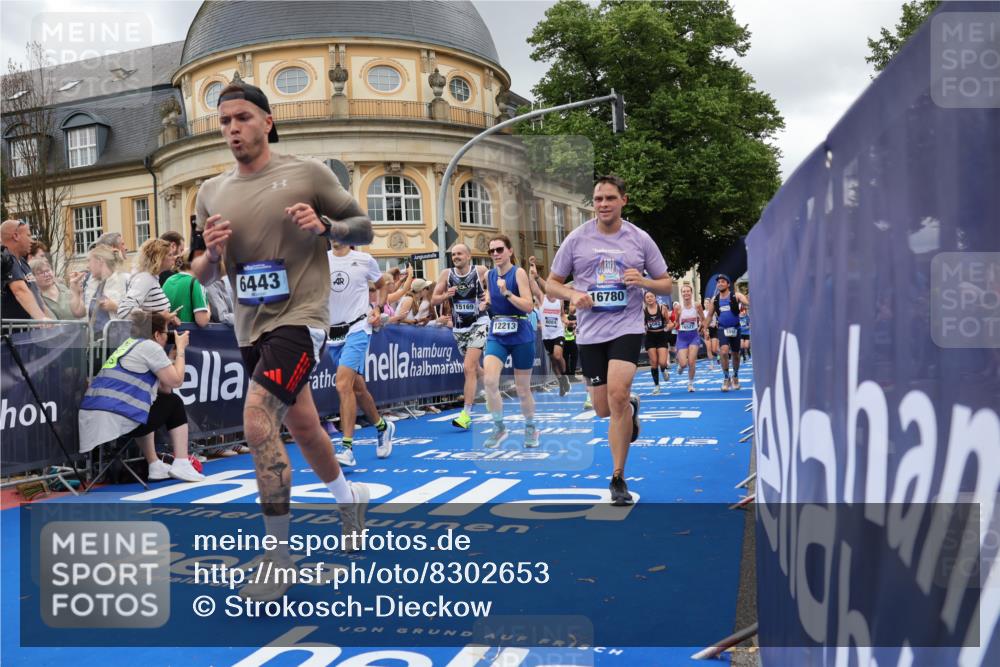 29.06.2025 - hella hamburg halbmarathon Strokosch-Dieckow http://msf.ph/oto/8302653 29.06.2025 10:54:14 Ziel 1267, 3103, 3177, 3861, 3898, 5638, 6082, 6084, 6294, 6443, 6512, 7274, 8223, 8390, 9791, 11430, 12213, 13033, 13289, 13397, 13794, 13803, 15169, 15524, 15946, 16527, 16574, 16750, 16780, 16879, 17087, 17698, 18268 meine-sportfotos.de